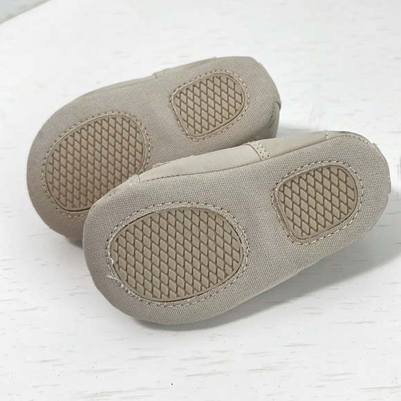 GAP - crib shoes - neutral size 6-12 months - Picture 9 of 9